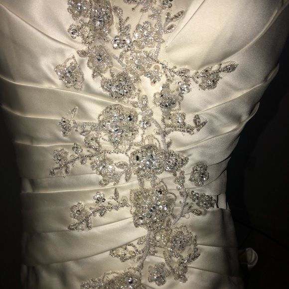 Wedding dress - Picture 3 of 7